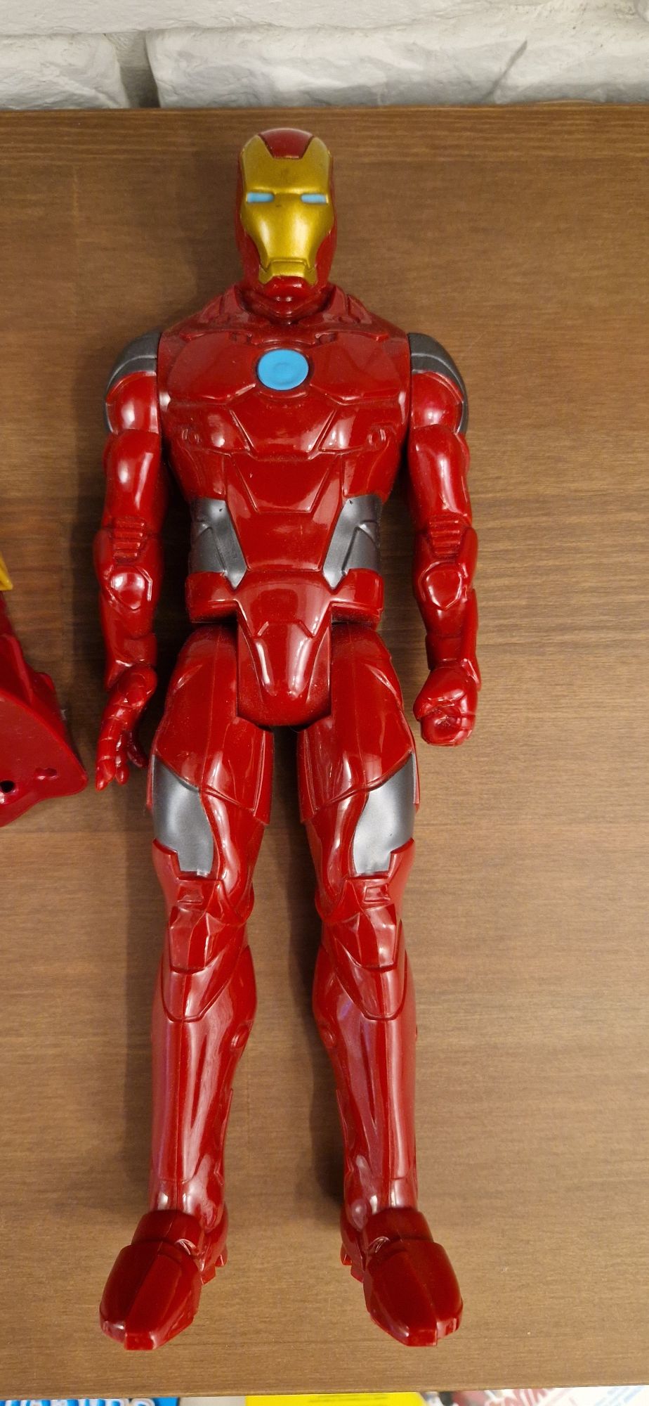 Figurka i wyrzutnia ręczna Iron Man Avengers Hasbro