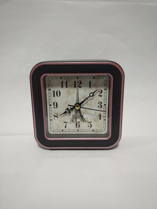 Будильник, годинник