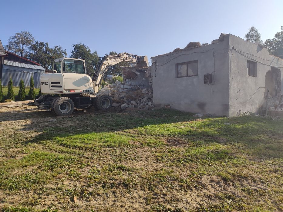 Budowa wjazdów dróg, wykopy pod piwnice fundamenty wyburzenia