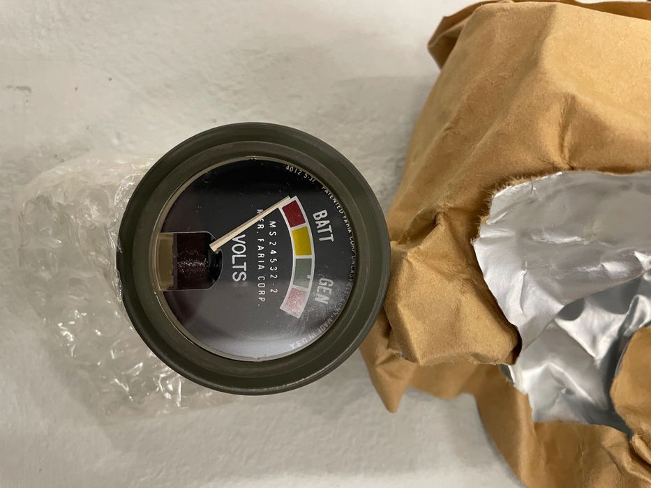 HUMMER HUMVEE woltomierz akumulatora nowy nie używany