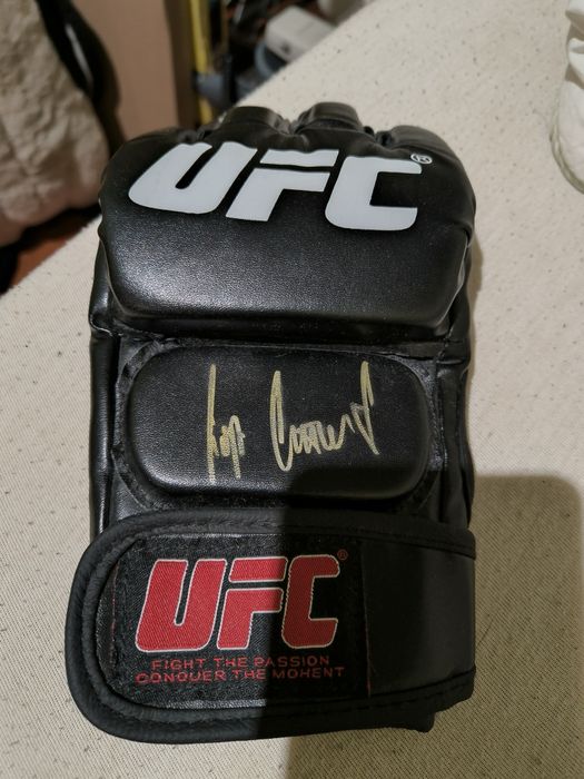 Sprzedam rękawice UFC z autografem Darko Stosic