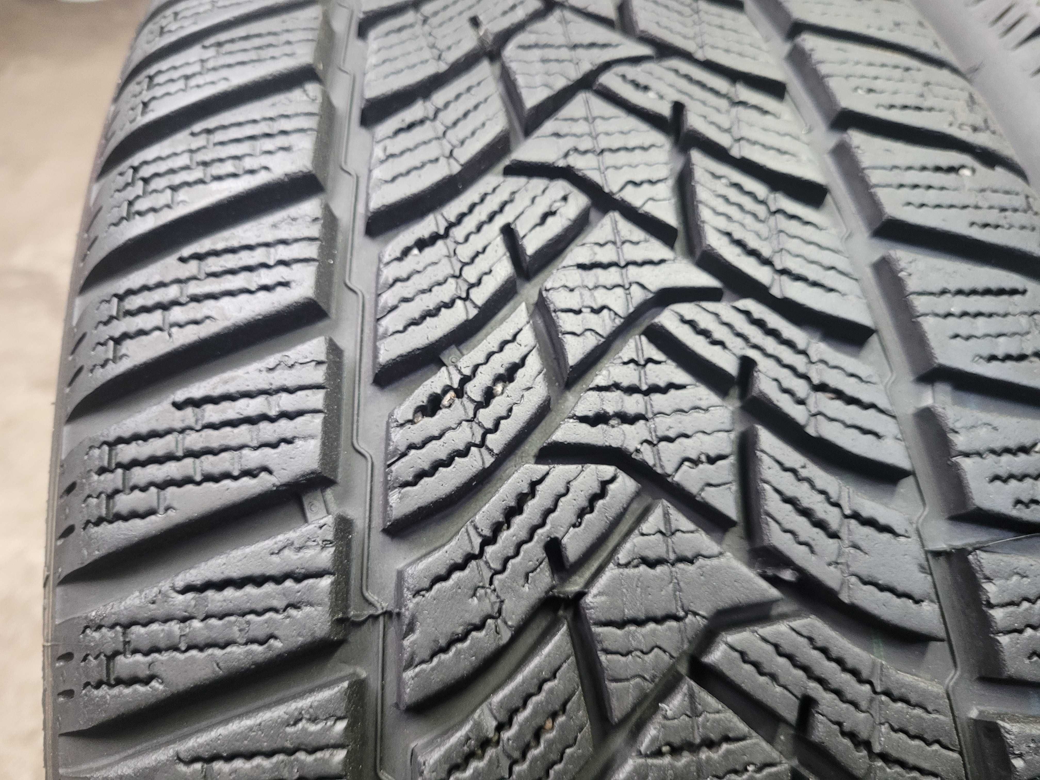 235 45 R 17 Dunlop