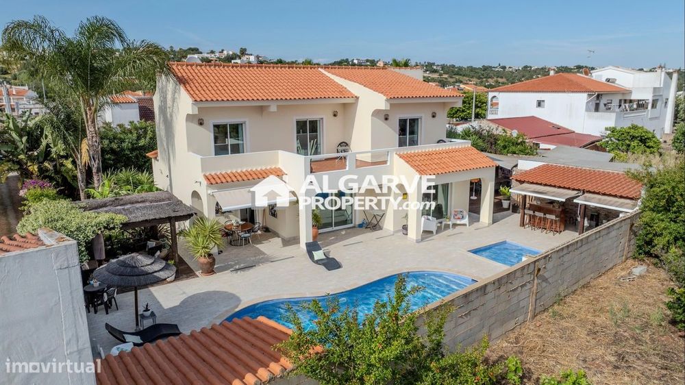 Moradia Isolada com Piscinas e Jardim nos arredores de Vilamoura, Alga