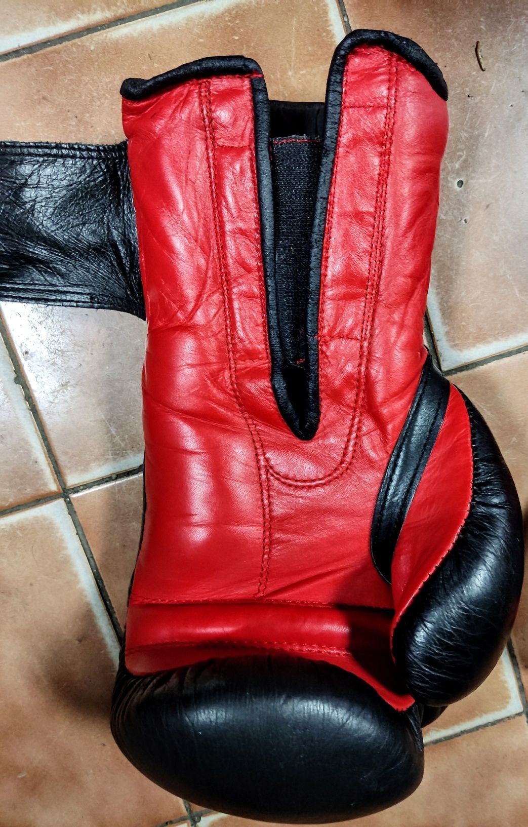 Перчатки боксерские KWON Knocking кожаные 12oz.