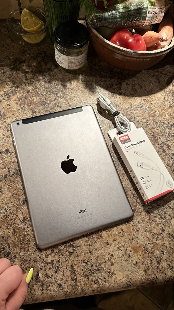 Tablet iPad Apple Retina - WiFi + karta SIM - super stan