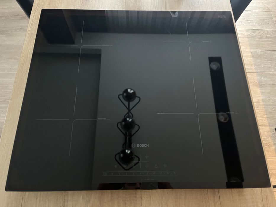 Płyta indukcyjna Bosch PIE631FB1E / 10 uszczerbiona