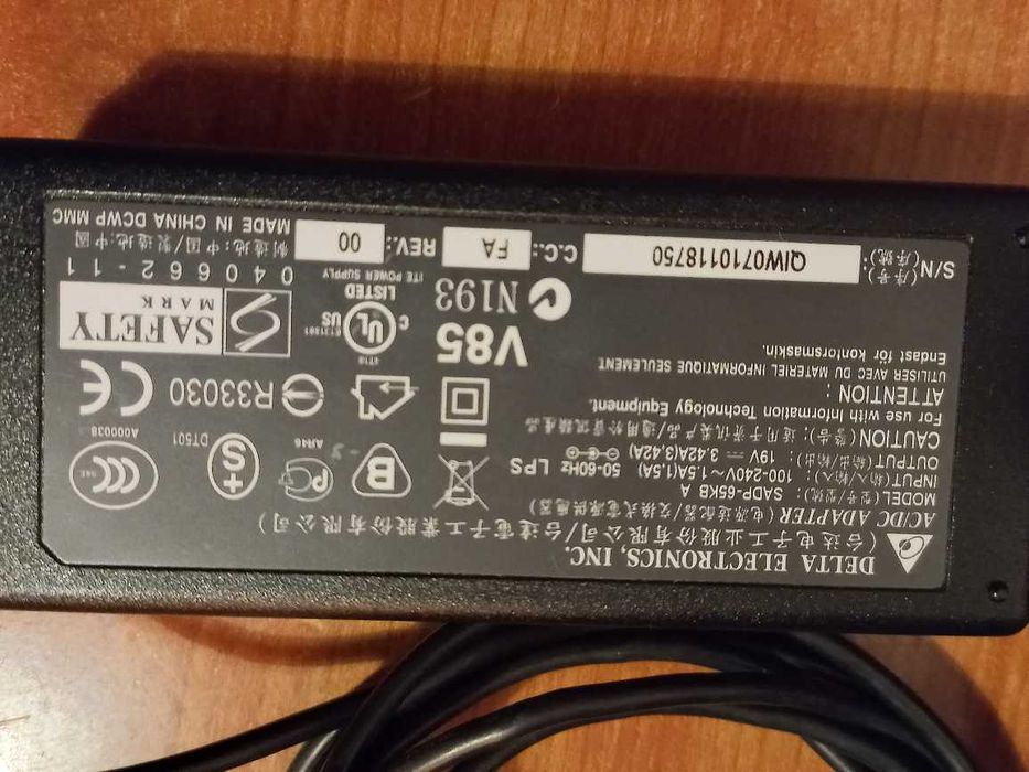 Carregador Toshiba e Asus 19v 3.42A  Modelo SADP-65KB