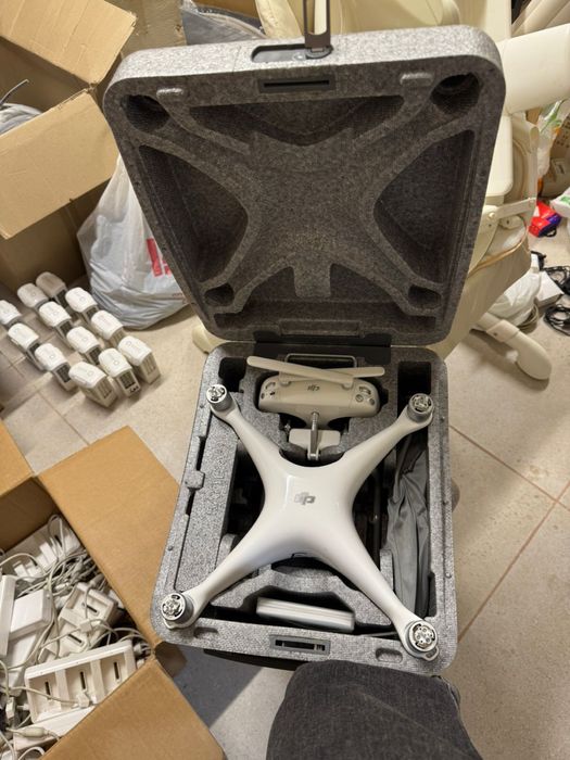 DJI Phantom 4 + комплекти