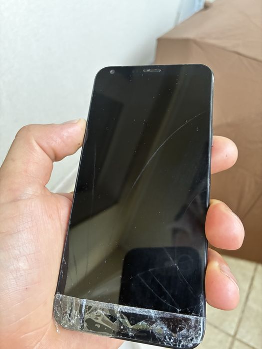 Продам телефон LG Q9