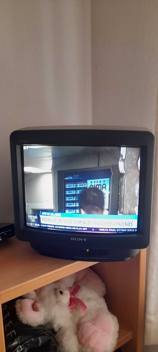 Televisor Sony a cores, Mod. KV-14T1E, com comando original.