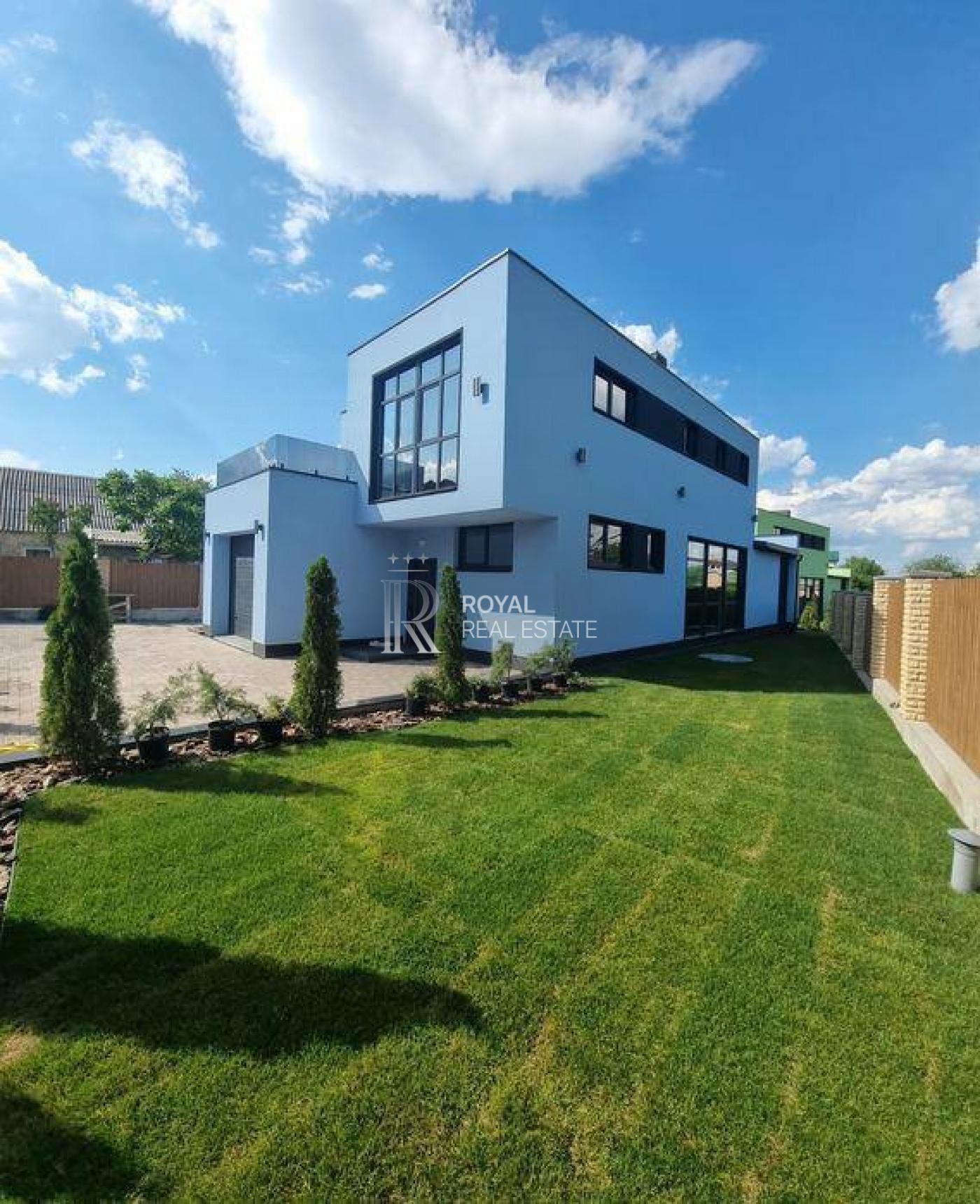Продажа дома 3к 210 м2 с Гатное Hi-Tech