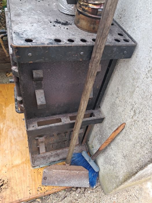 Salamandra em ferro fundido