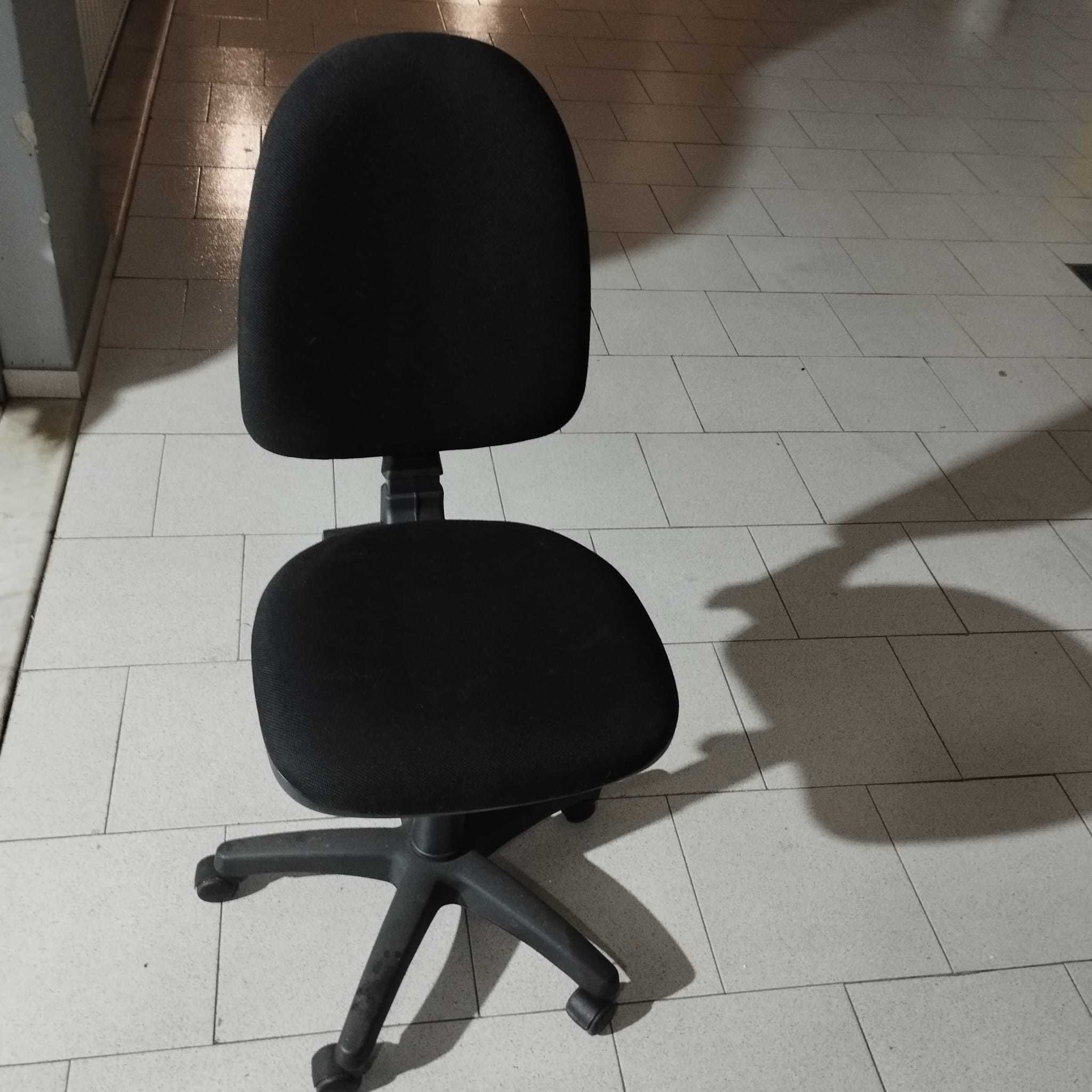 Cadeira de escritório preta