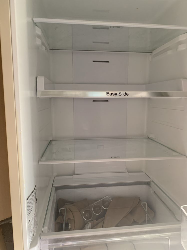 Холодильник SAMSUNG