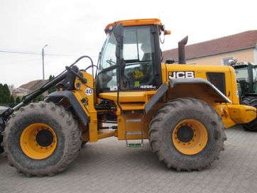 ladowarka miniladowarka teleskopowa JCB 426 EHT