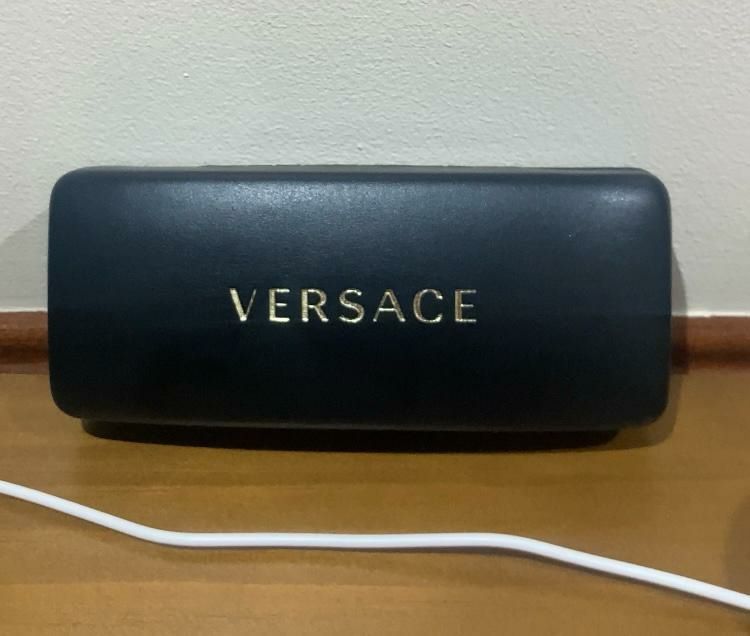 Caixa de oculos da versace