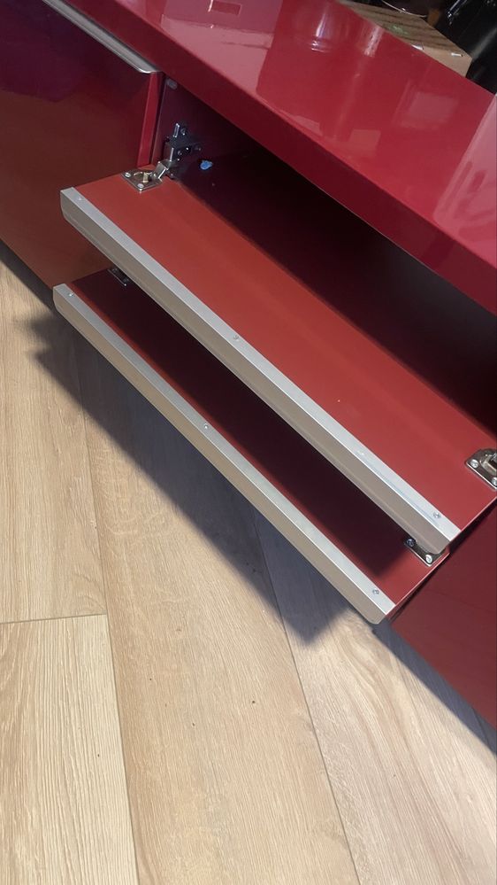 Szafka pod telewizor Ikea Besta wysoki polysk