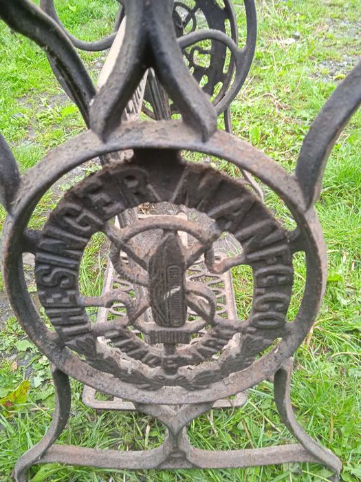 Швейна машинка Singer