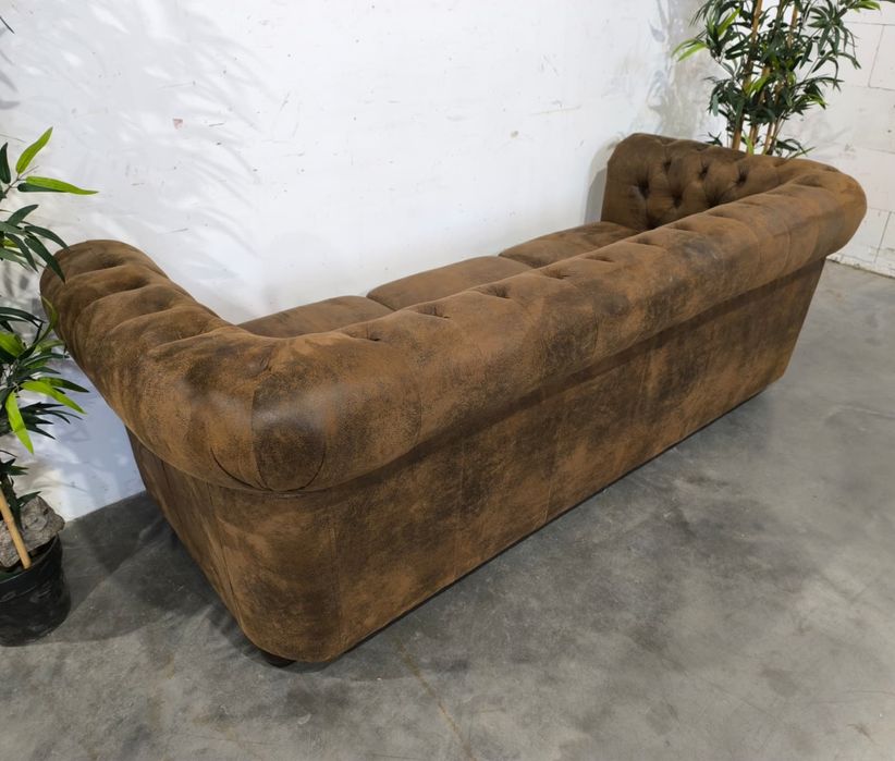 Bardzo ładna sofa CHESTERFIELD, skóra naturalna. Dowóz