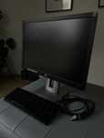 Monitor HP/ Klawiatura GENESIS/ Kabel HDM
