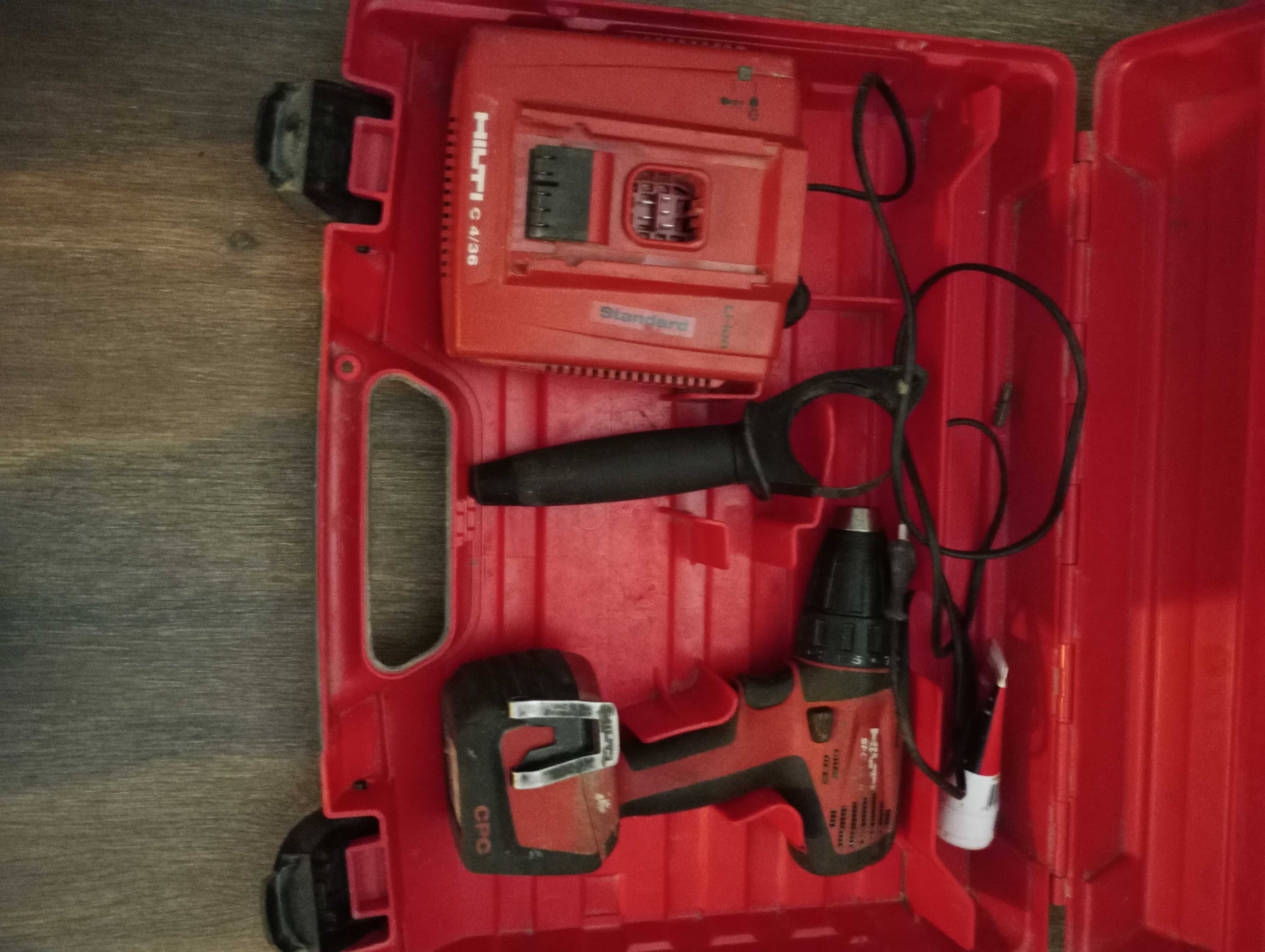 Wkrętarka Hilti  14,4V, ładowarka i baterią w oryginalnej walizce,