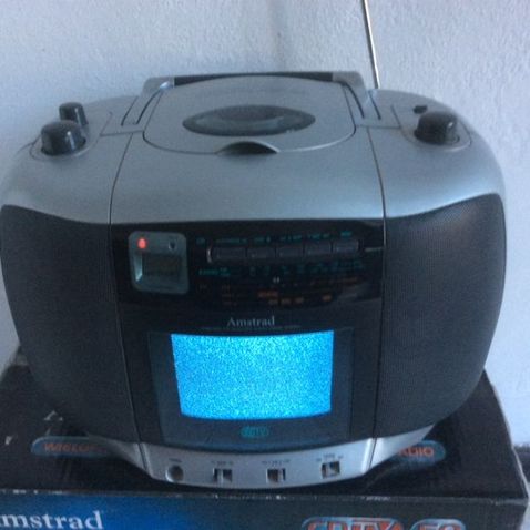 Amstrad:Radio stereo+CD/CDRW+Telewizor/Monitor w jednej obudowie