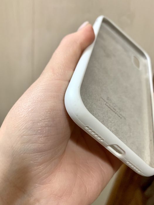 Чохол білого кольору на iphone xr