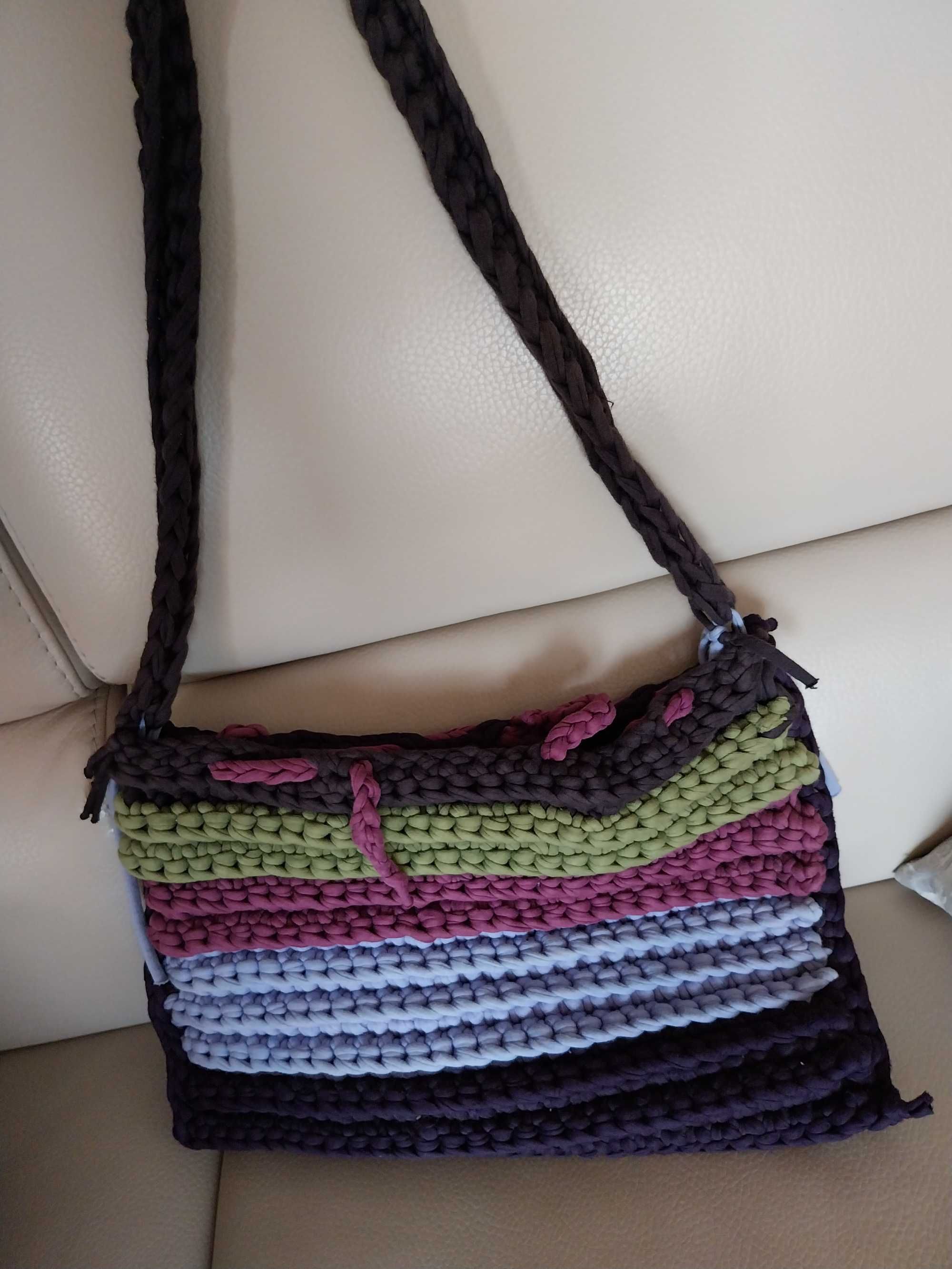 Mala em macramé, várias cores