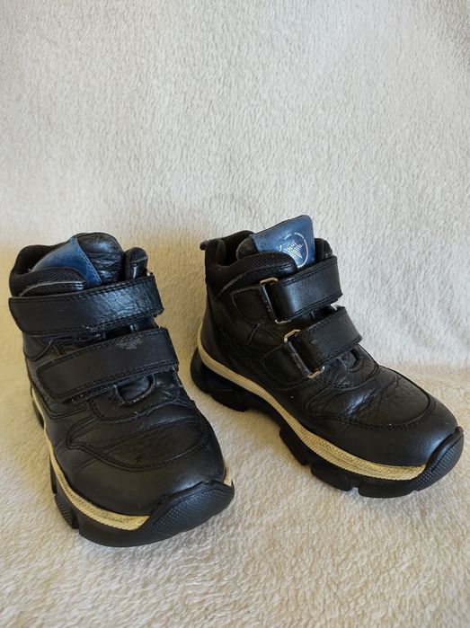 Продам детские утеплённые ботинки