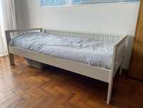 Cama criança com estrado e colchão IKEA