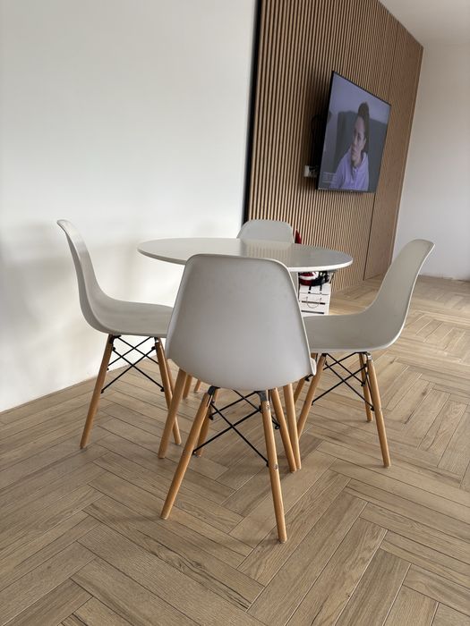 Zestaw stół okrągły + 4 krzesła w stylu skandynawskim: