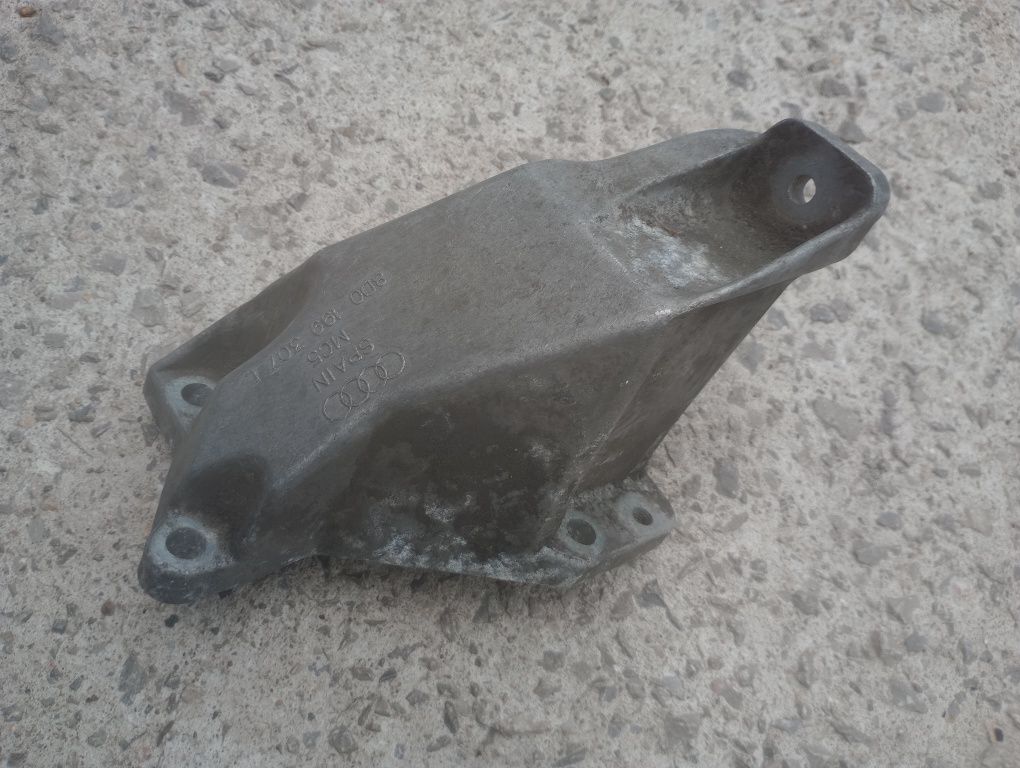 Audi a4 b5 a4b5 łapa podpora silnika 8D0.199.307. L