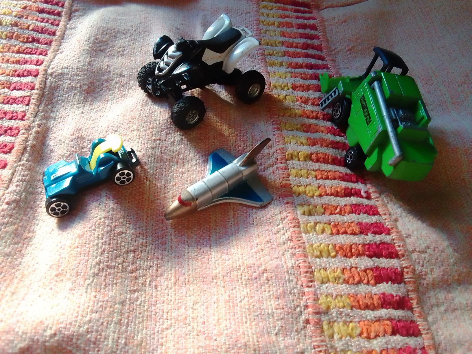 Carrinhos e avião desde de 0,50 a 1,50€