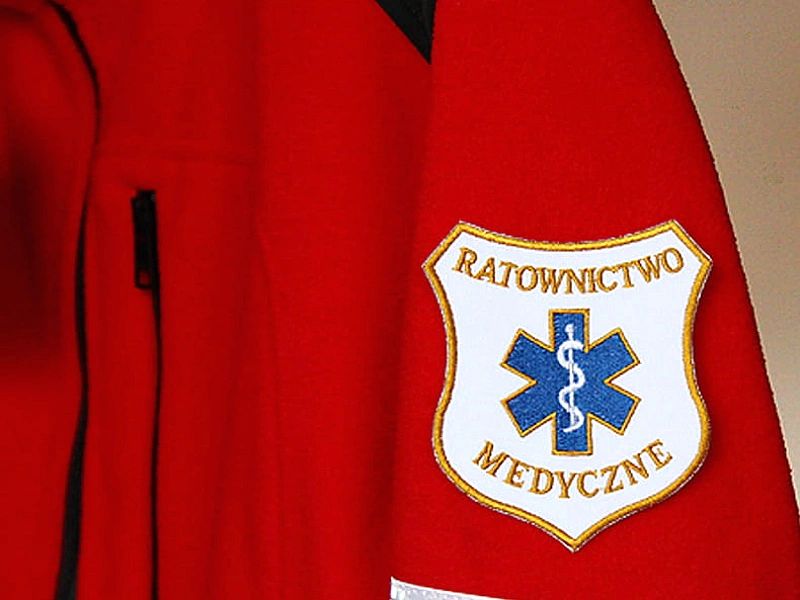 Emblemat RATOWNICTWO MEDYCZNE tarcza czarna