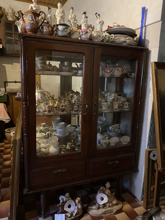 Vitrine Antiga em Madeira Maciça