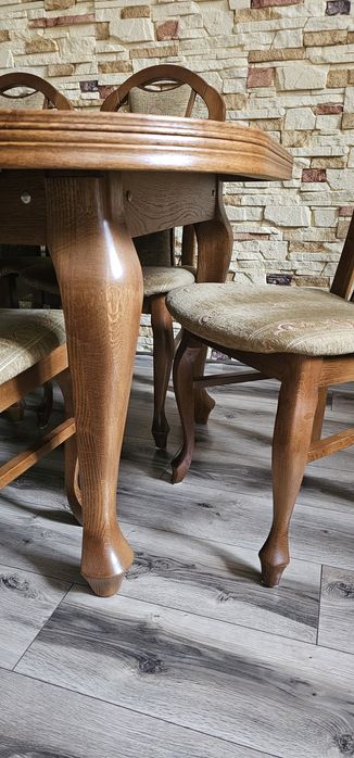 Stół rozkładany 8 krzeseł