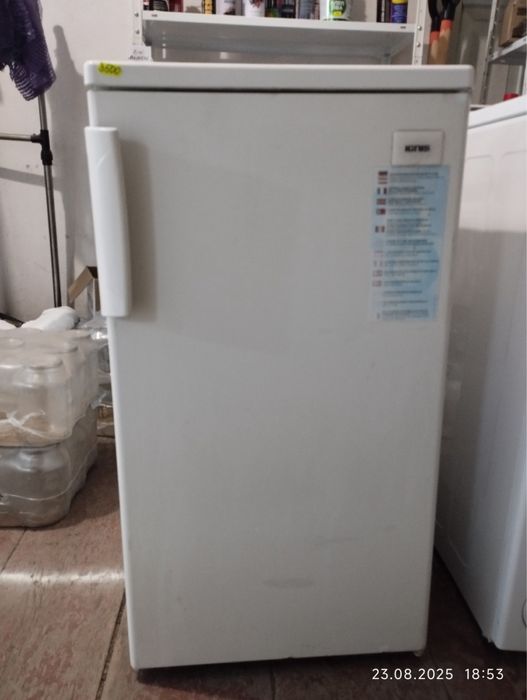 Холодильник з морозилкою