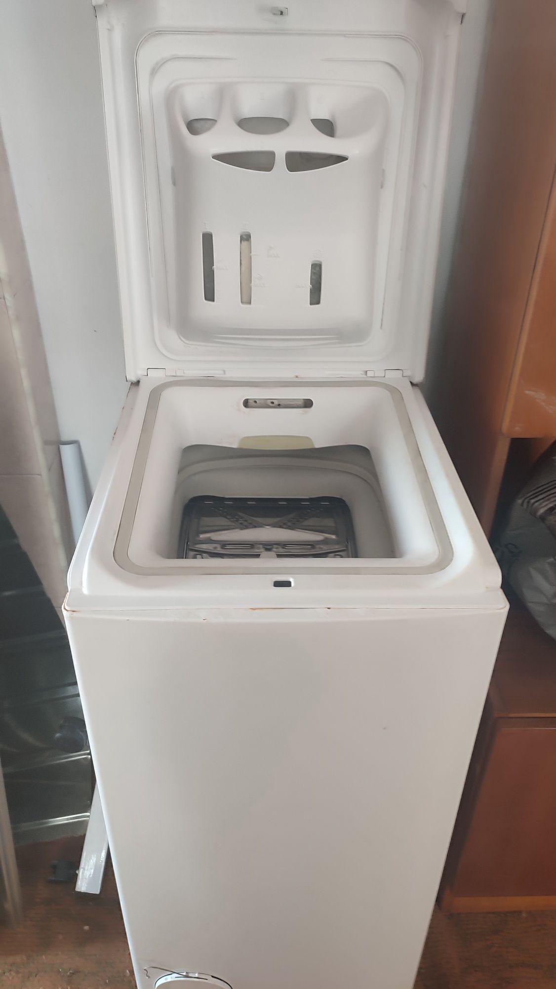 Продам пральну машинку Whirlpooll