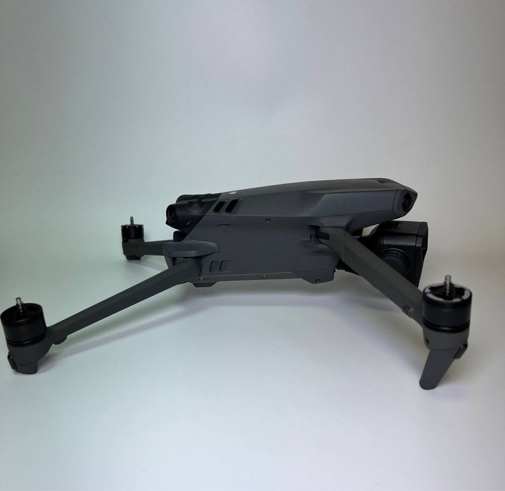 Дрон Dji mavic 3 pro. Тушка з нальотом