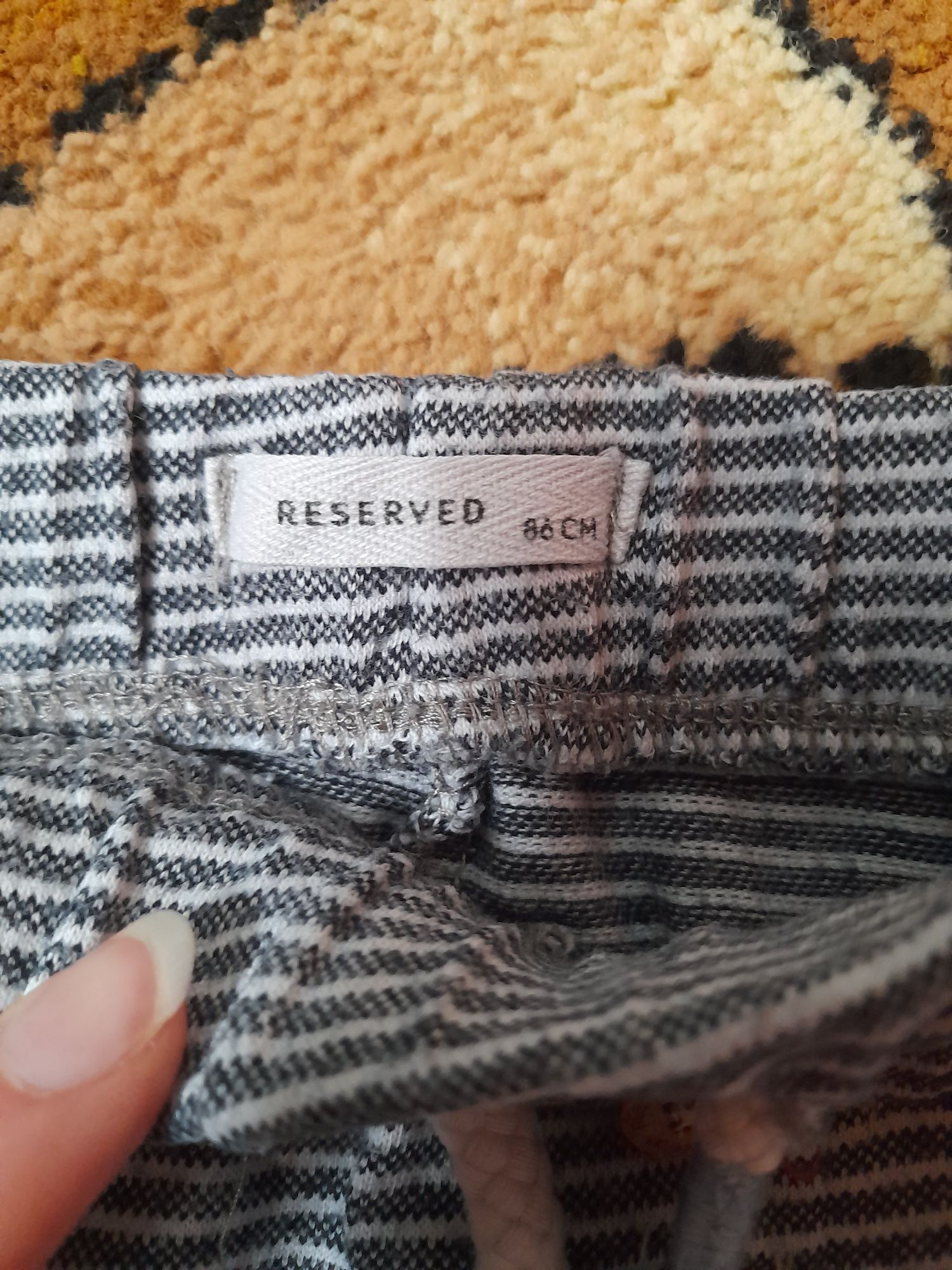 Spodnie joggery reserved w paski