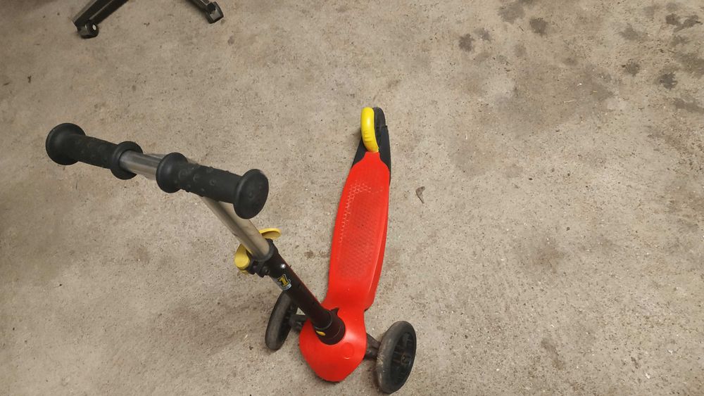 Triciclo infantil. Usado,a andar