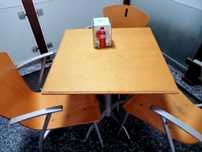 Mesas e cadeiras de café usadas restaurante snack bar pastelaria