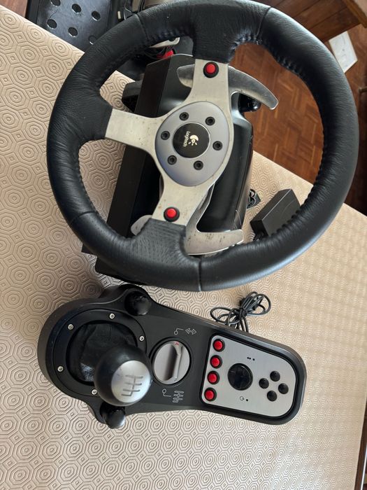 Volante, Pedais e Mudanças Logitech G25
