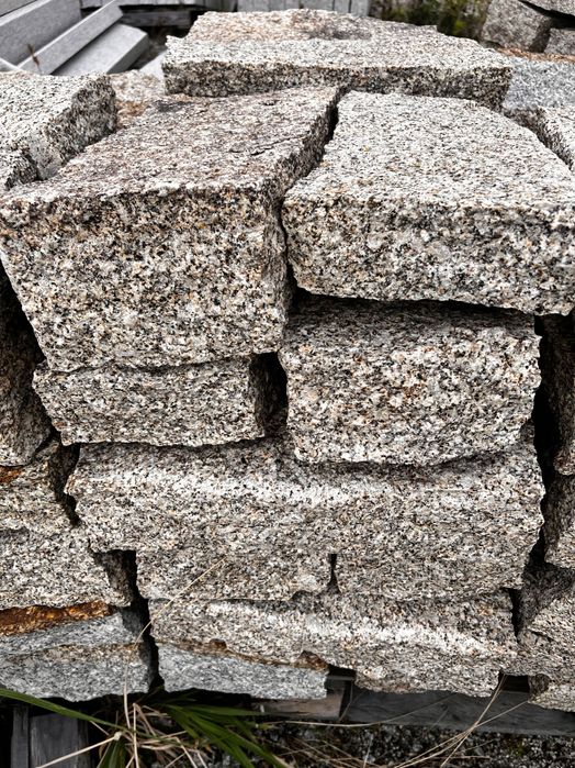 opornik granitowy łupany 10/20/40 kamień murowy granit szary producent