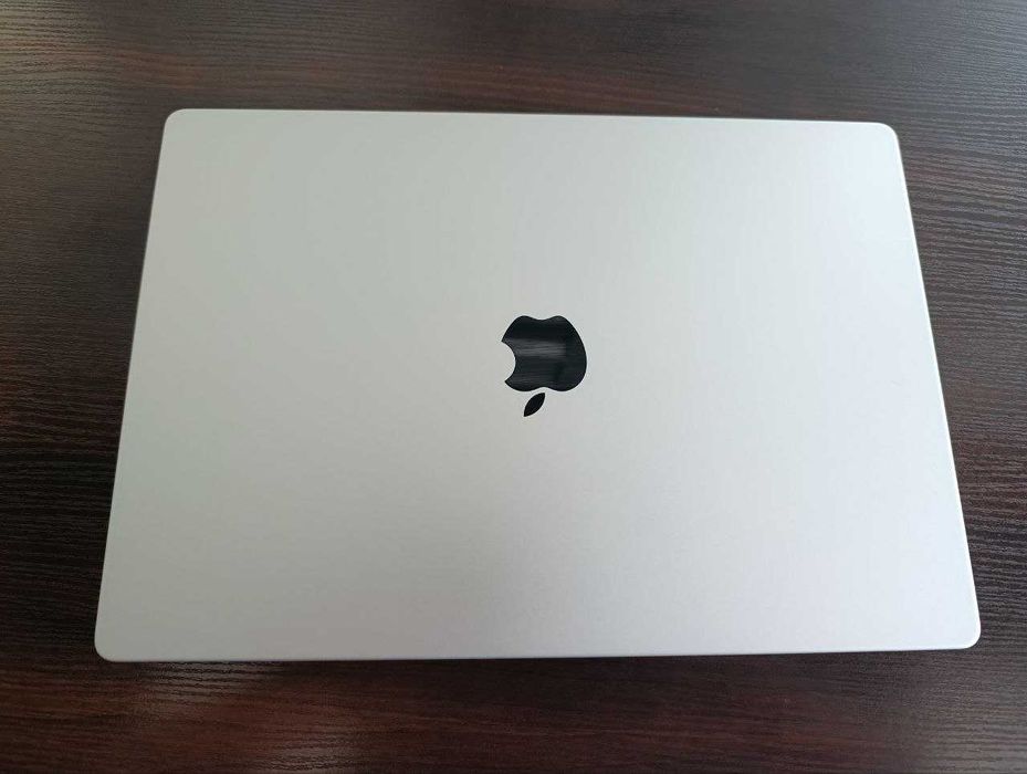 Macbook Pro M1 4TB  64RAM