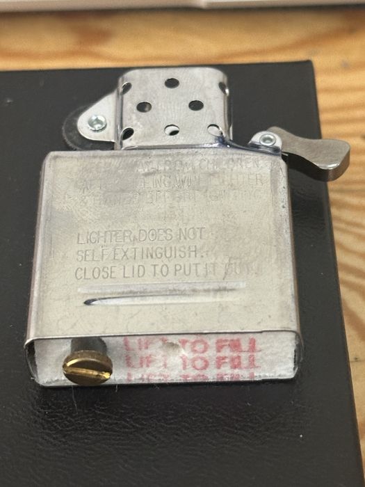 Nigdy nieużywane Zippo