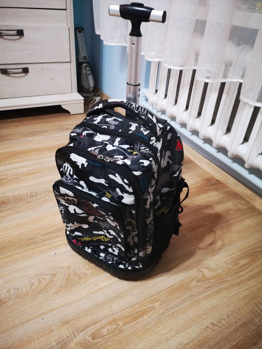 Plecak na kółkach czarny z rączką