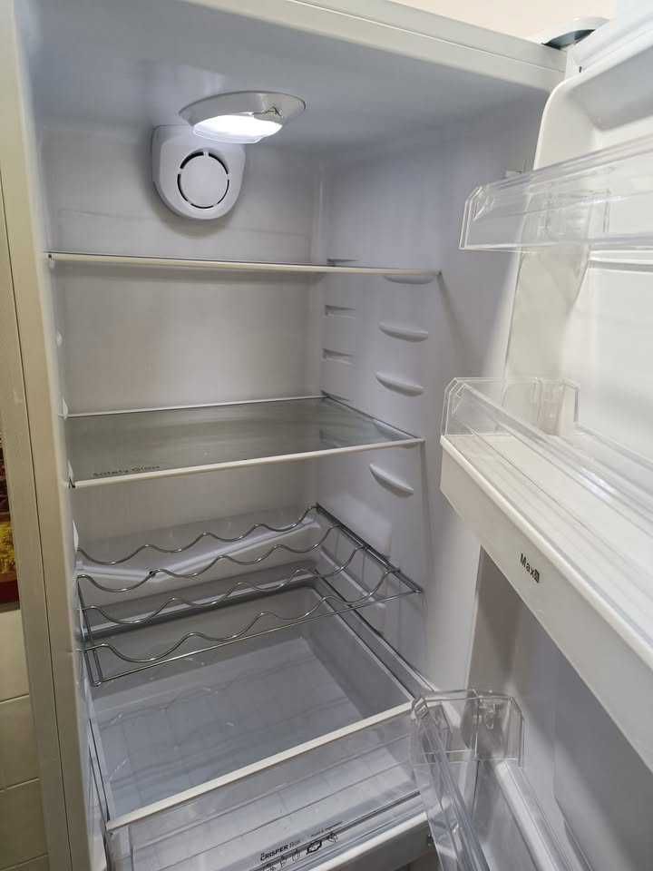 Frigorífico Combinado BECKEN (No Frost - 185 cm )