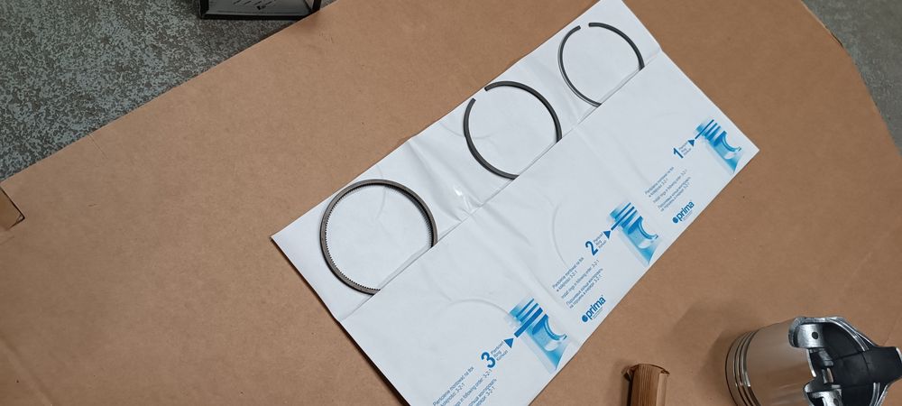 Fiat 126p tłoki, pierścienie sworznie. 2, 3, 4 szlif nowe