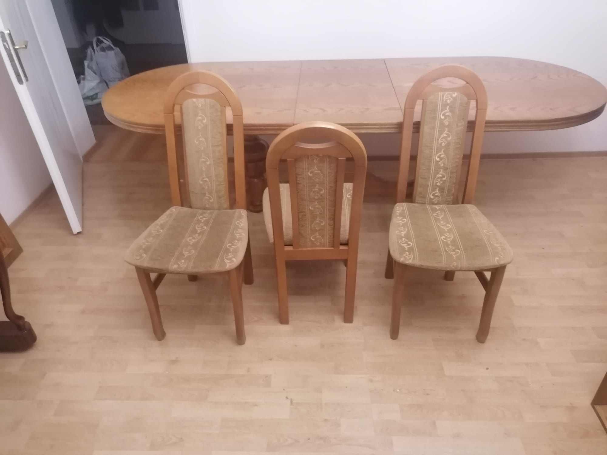 Stół  dębowy duży z krzeslami
